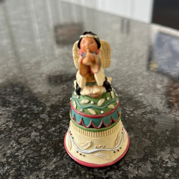 Enesco friends of a feather Native American girl blowing horn - Picture 1 of 3